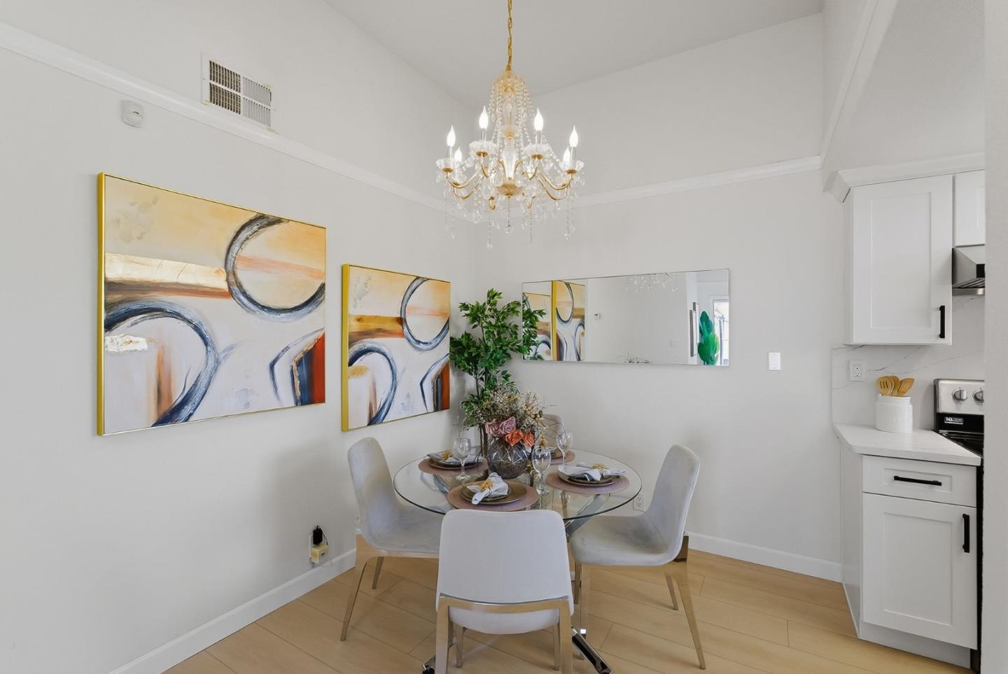 Detail Gallery Image 7 of 32 For 1567 Thornbriar Dr, San Jose,  CA 95131 - 2 Beds | 2 Baths