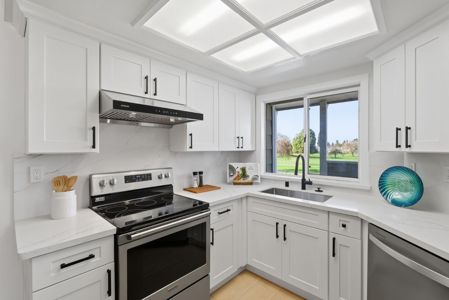 Detail Gallery Image 9 of 32 For 1567 Thornbriar Dr, San Jose,  CA 95131 - 2 Beds | 2 Baths