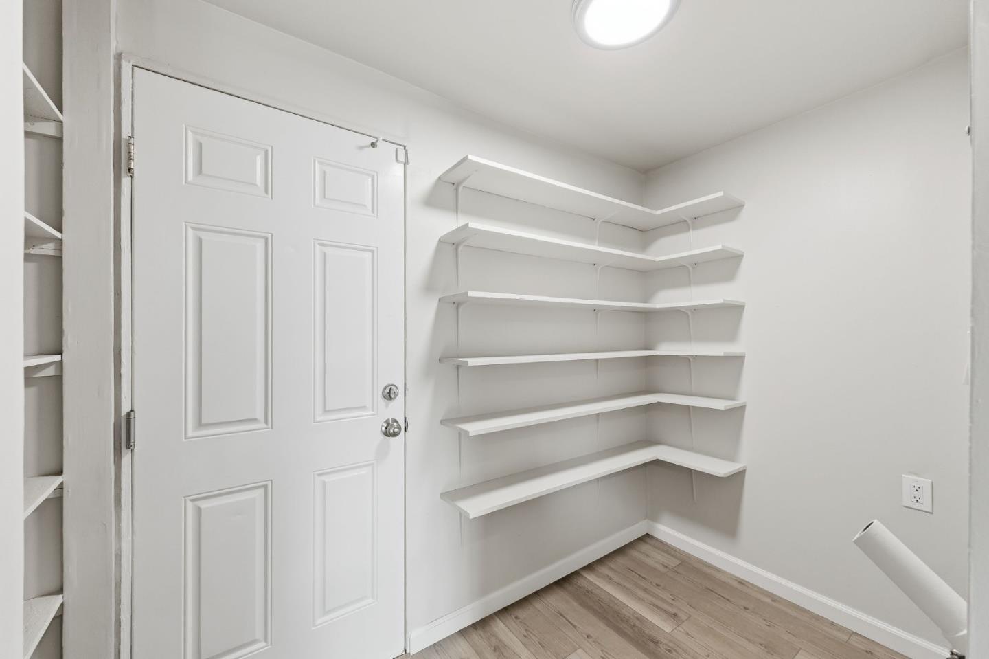 Detail Gallery Image 10 of 44 For 18405 Carmel Dr, Castro Valley,  CA 94546 - 4 Beds | 3 Baths