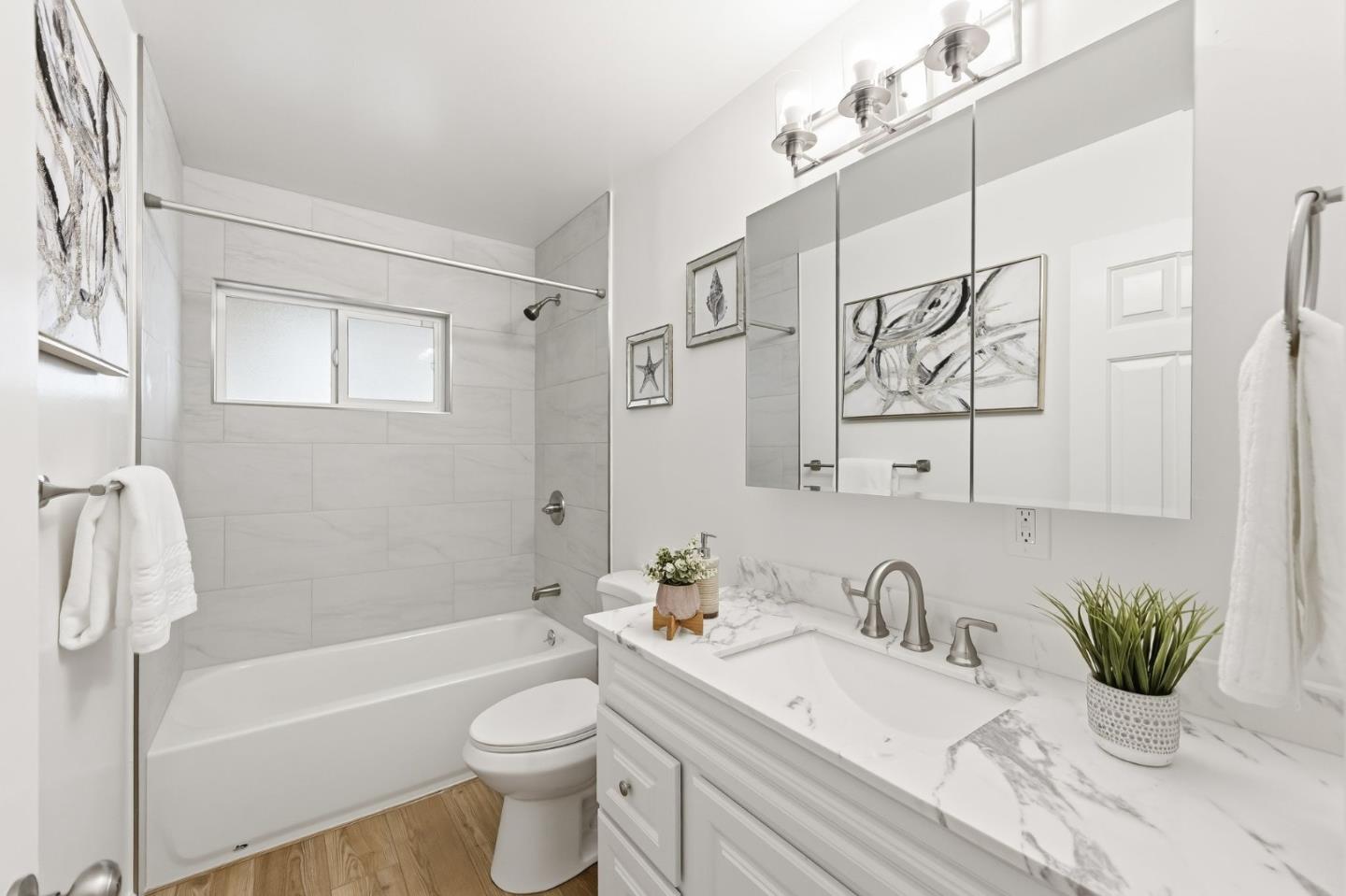 Detail Gallery Image 19 of 44 For 18405 Carmel Dr, Castro Valley,  CA 94546 - 4 Beds | 3 Baths