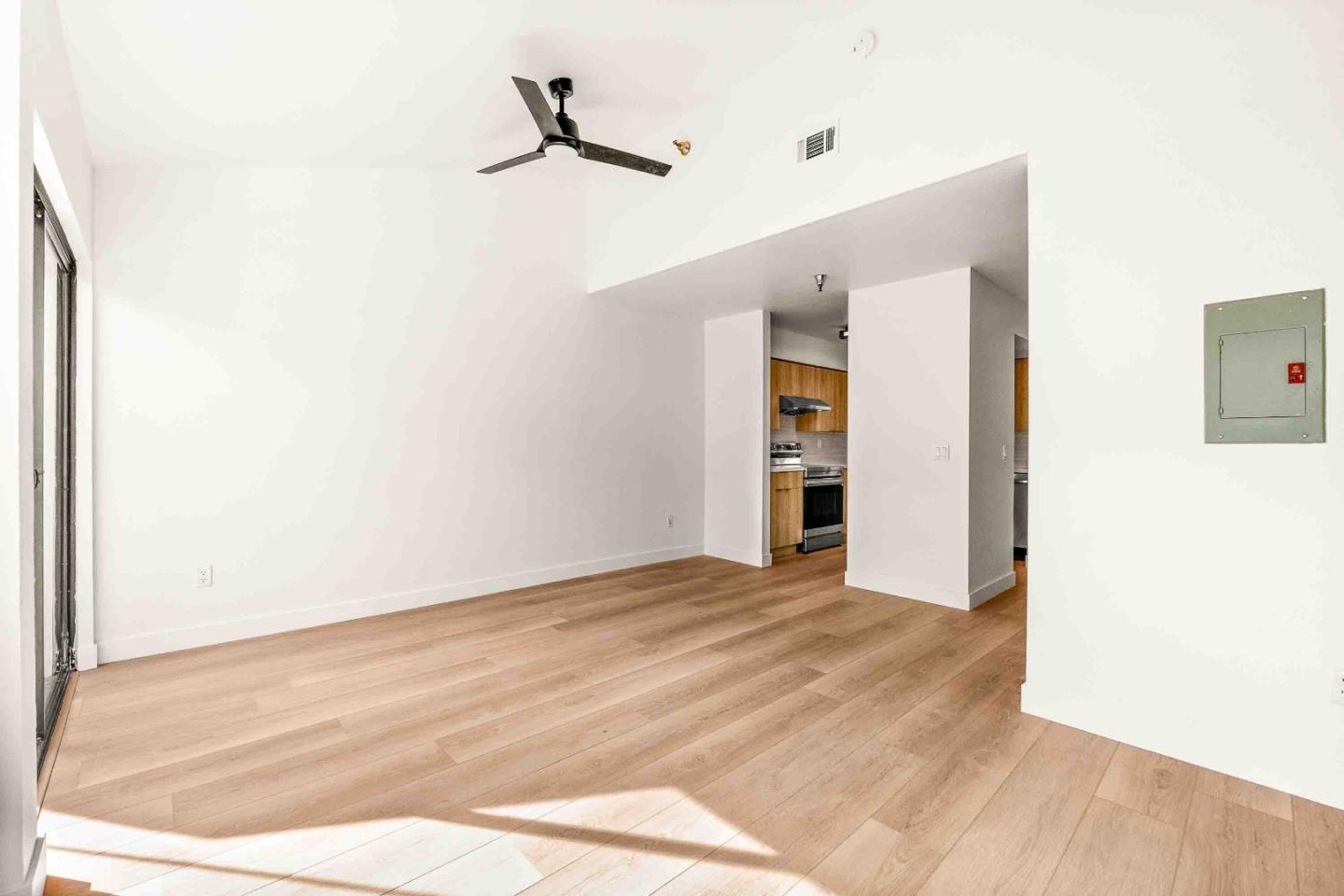 Detail Gallery Image 10 of 14 For 711 S Bayshore Blvd #22,  San Mateo,  CA 94401 - 2 Beds | 1 Baths