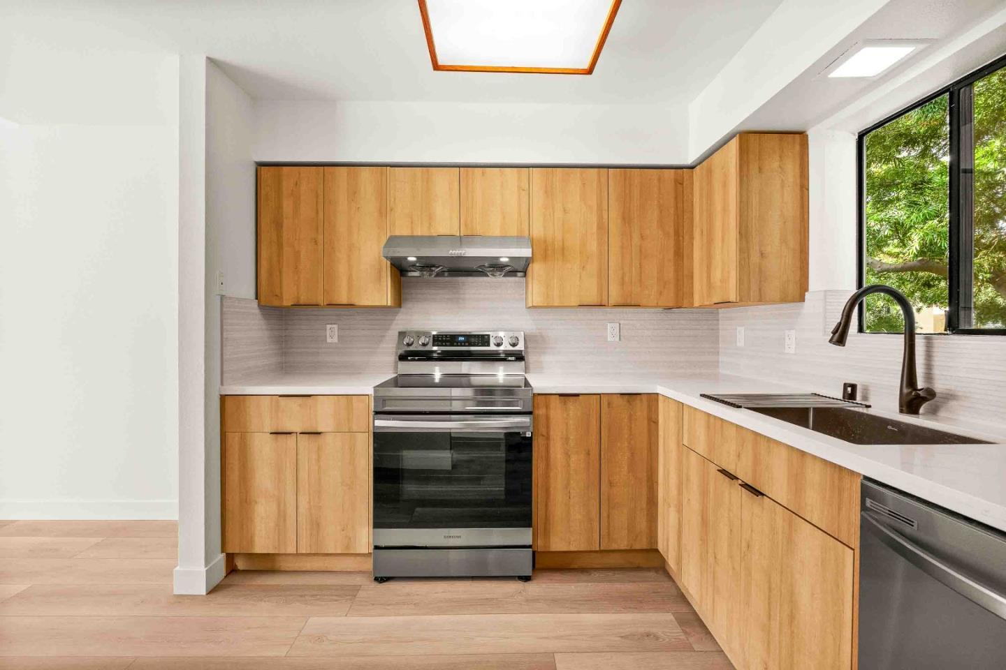 Detail Gallery Image 6 of 14 For 711 S Bayshore Blvd #22,  San Mateo,  CA 94401 - 2 Beds | 1 Baths