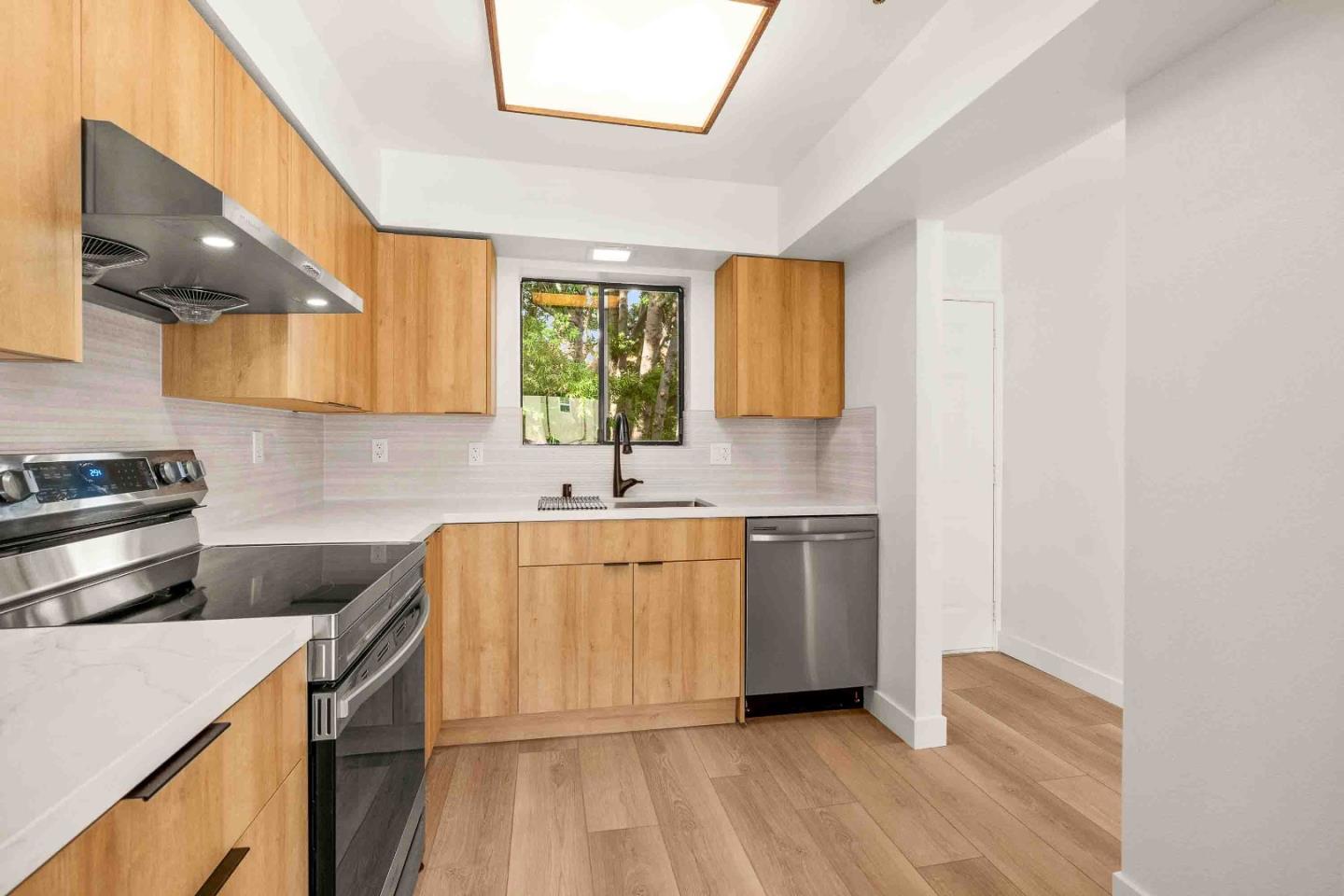 Detail Gallery Image 7 of 14 For 711 S Bayshore Blvd #22,  San Mateo,  CA 94401 - 2 Beds | 1 Baths