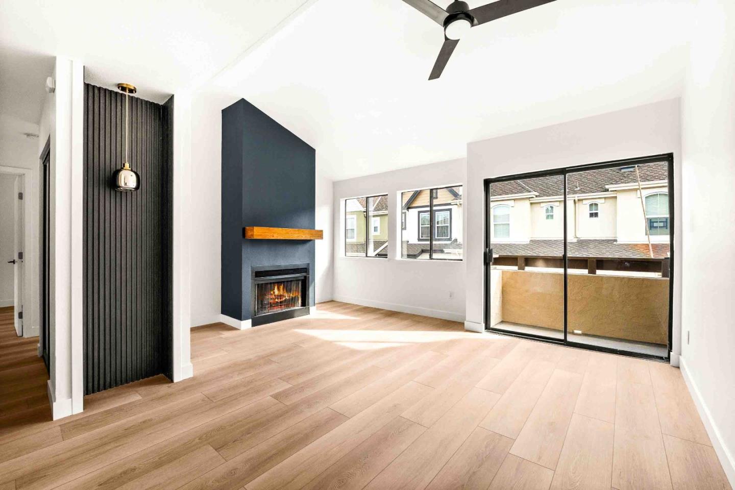 Detail Gallery Image 8 of 14 For 711 S Bayshore Blvd #22,  San Mateo,  CA 94401 - 2 Beds | 1 Baths