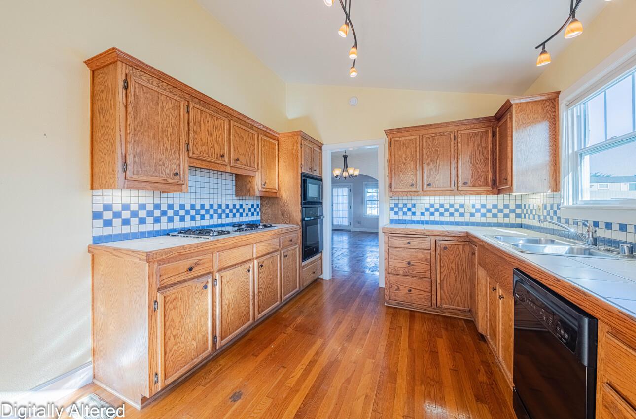 Detail Gallery Image 11 of 27 For 321 Pine Ave, Pacific Grove,  CA 93950 - 3 Beds | 2 Baths