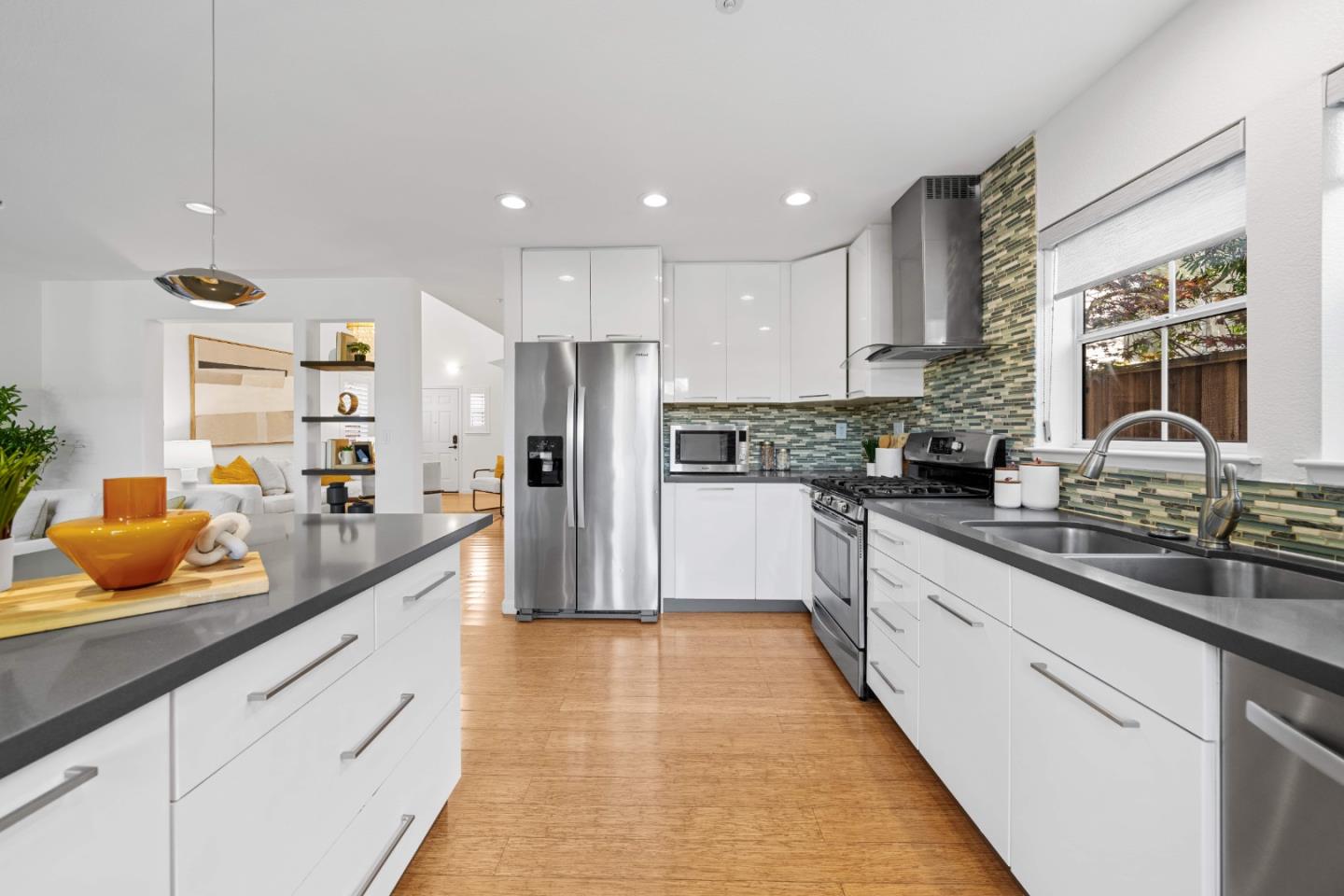 Detail Gallery Image 14 of 47 For 1308 Yarmouth Ter, Sunnyvale,  CA 94087 - 4 Beds | 2/1 Baths