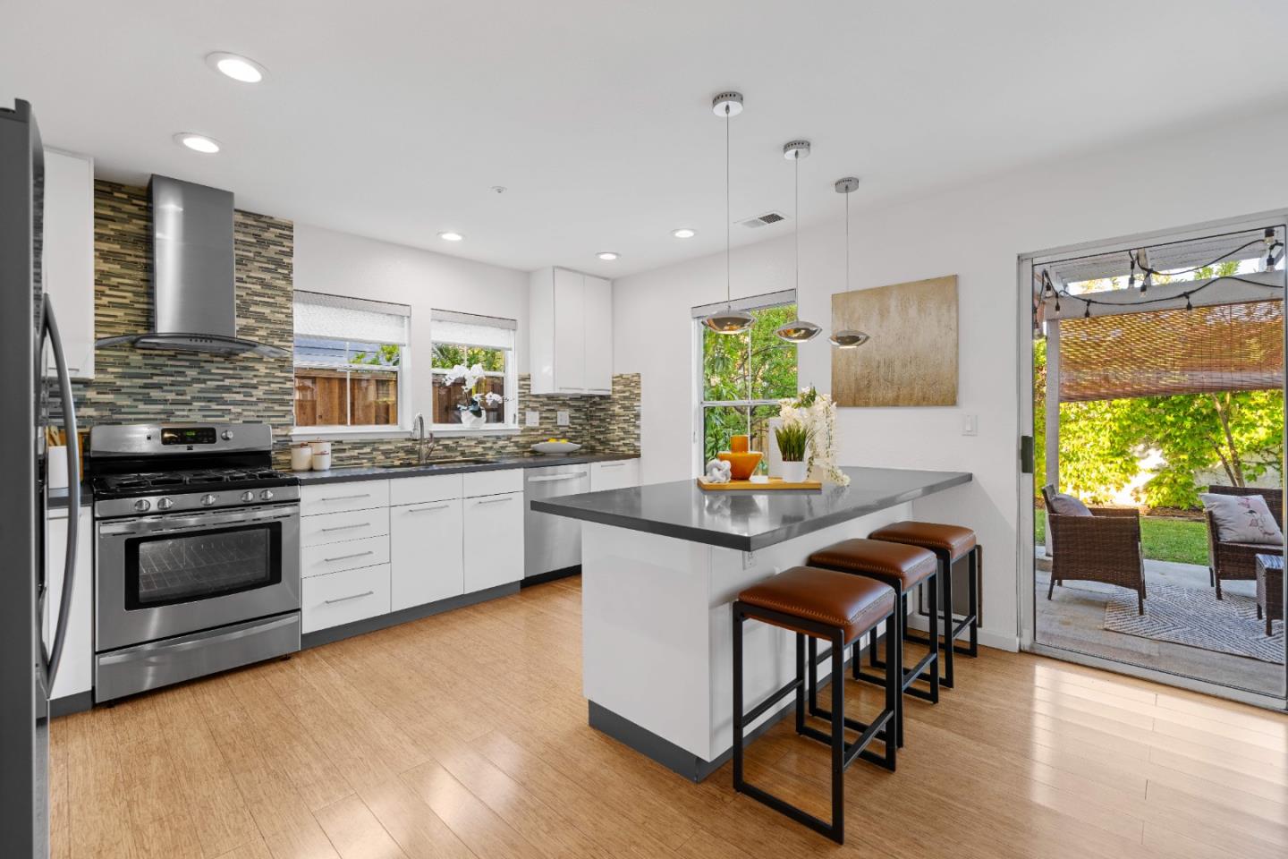 Detail Gallery Image 15 of 47 For 1308 Yarmouth Ter, Sunnyvale,  CA 94087 - 4 Beds | 2/1 Baths