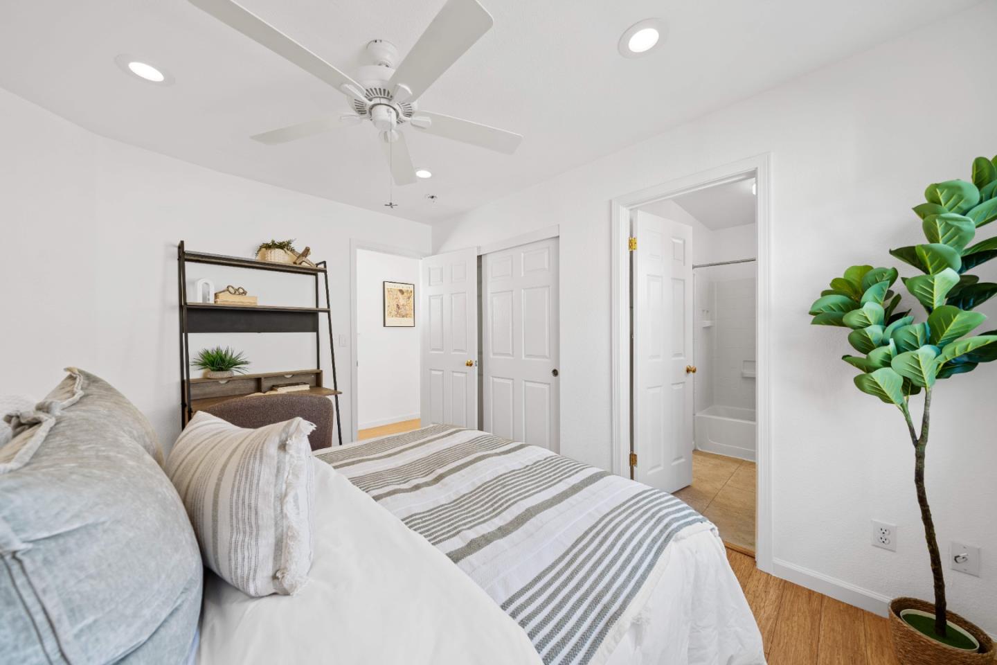 Detail Gallery Image 24 of 47 For 1308 Yarmouth Ter, Sunnyvale,  CA 94087 - 4 Beds | 2/1 Baths