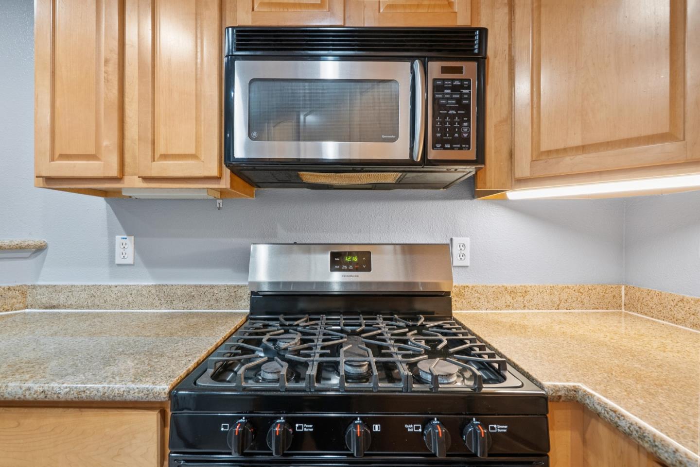 Detail Gallery Image 12 of 31 For 2210 Gellert Blvd #5305,  South San Francisco,  CA 94080 - 3 Beds | 2 Baths