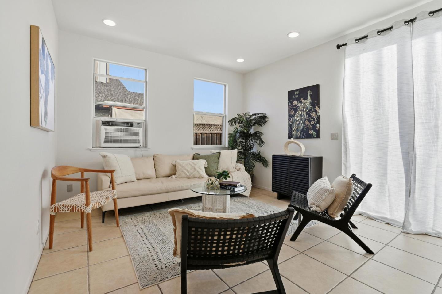 Detail Gallery Image 10 of 45 For 941 Steinbeck Dr, Hollister,  CA 95023 - 5 Beds | 3 Baths