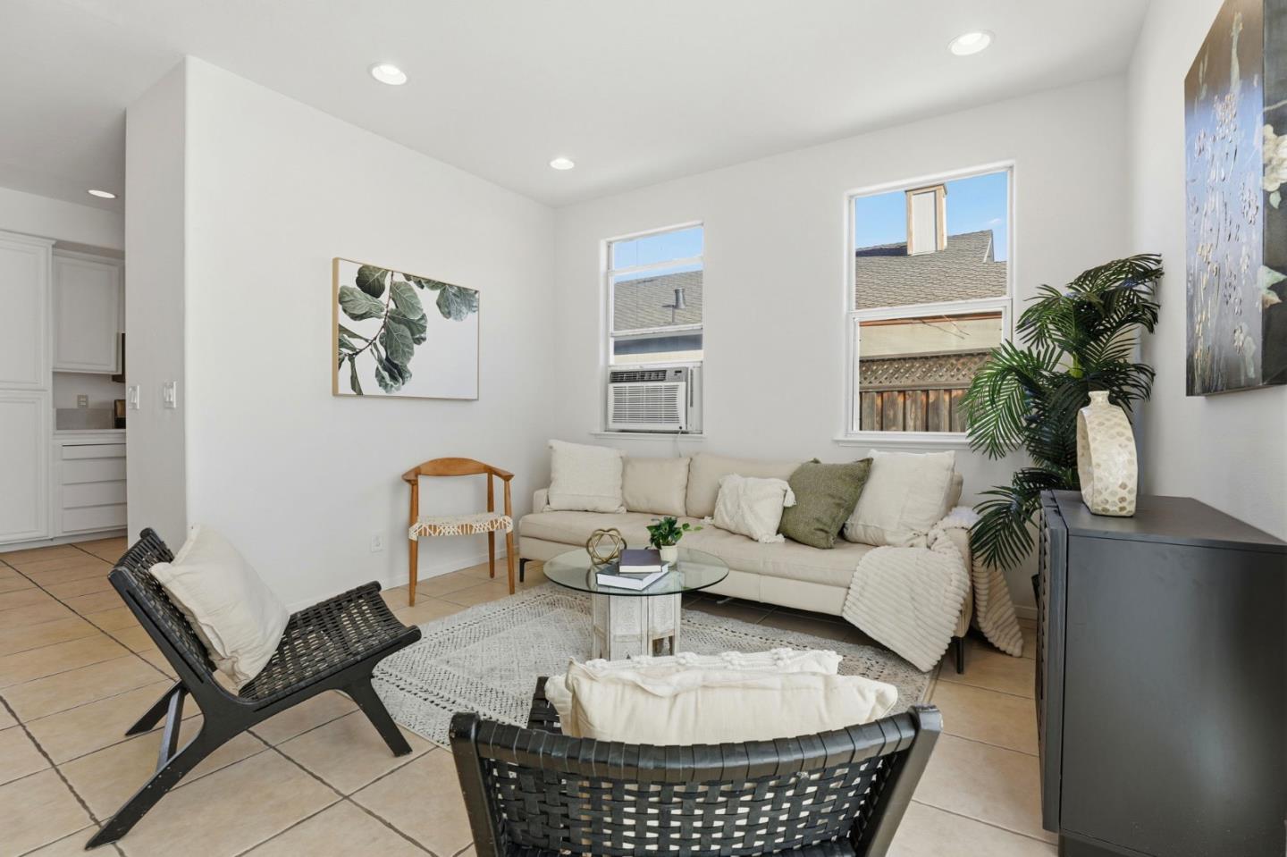 Detail Gallery Image 11 of 45 For 941 Steinbeck Dr, Hollister,  CA 95023 - 5 Beds | 3 Baths