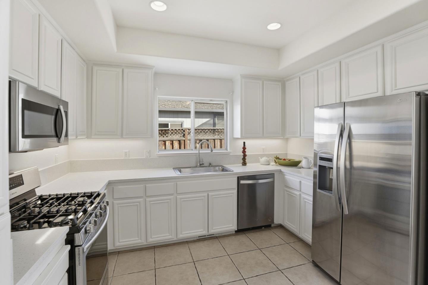 Detail Gallery Image 13 of 45 For 941 Steinbeck Dr, Hollister,  CA 95023 - 5 Beds | 3 Baths