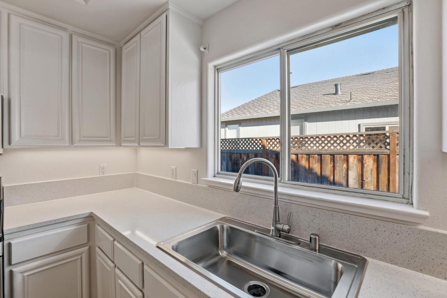 Detail Gallery Image 15 of 45 For 941 Steinbeck Dr, Hollister,  CA 95023 - 5 Beds | 3 Baths