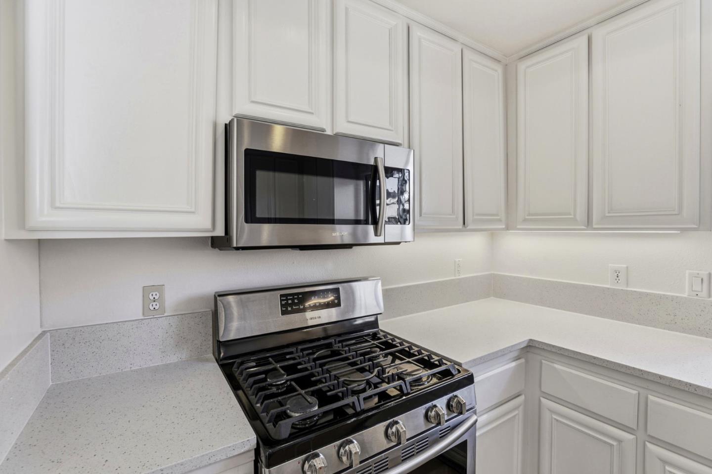 Detail Gallery Image 16 of 45 For 941 Steinbeck Dr, Hollister,  CA 95023 - 5 Beds | 3 Baths