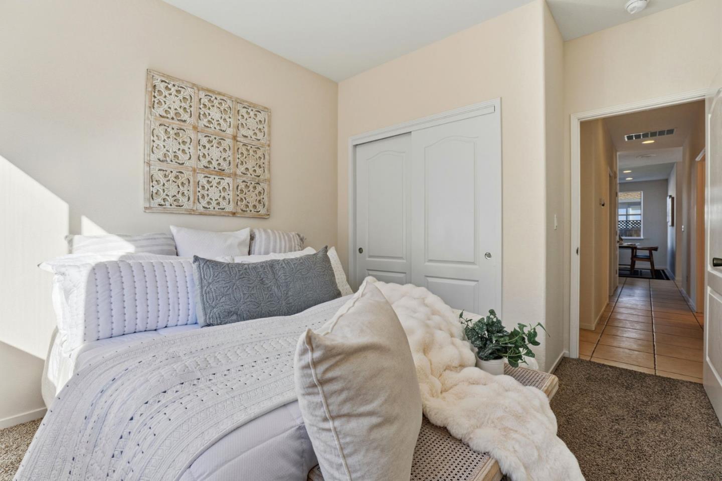 Detail Gallery Image 23 of 45 For 941 Steinbeck Dr, Hollister,  CA 95023 - 5 Beds | 3 Baths