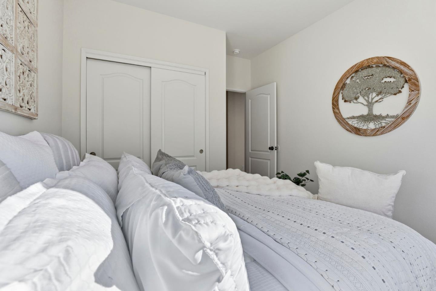 Detail Gallery Image 24 of 45 For 941 Steinbeck Dr, Hollister,  CA 95023 - 5 Beds | 3 Baths