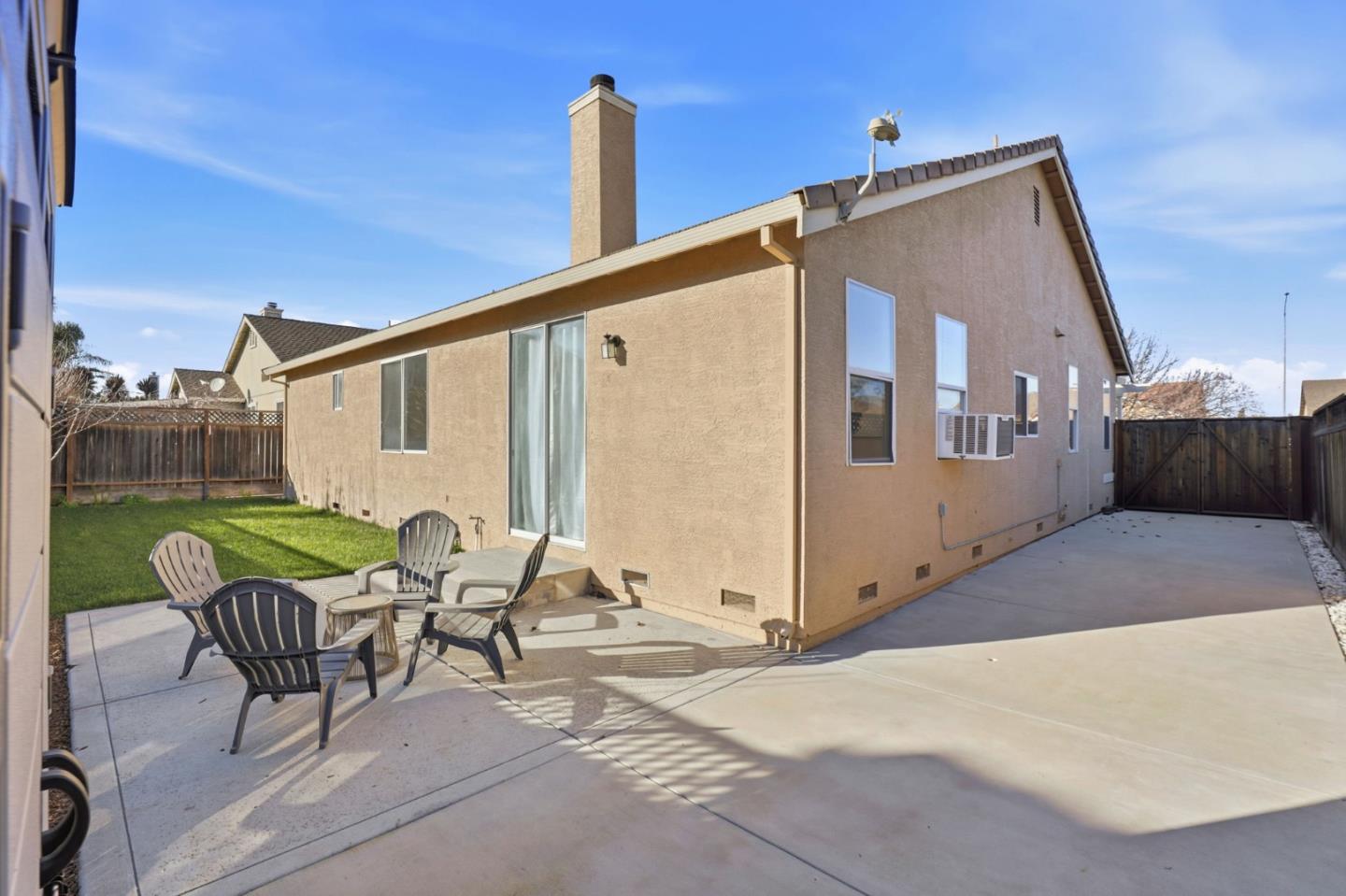 Detail Gallery Image 40 of 45 For 941 Steinbeck Dr, Hollister,  CA 95023 - 5 Beds | 3 Baths