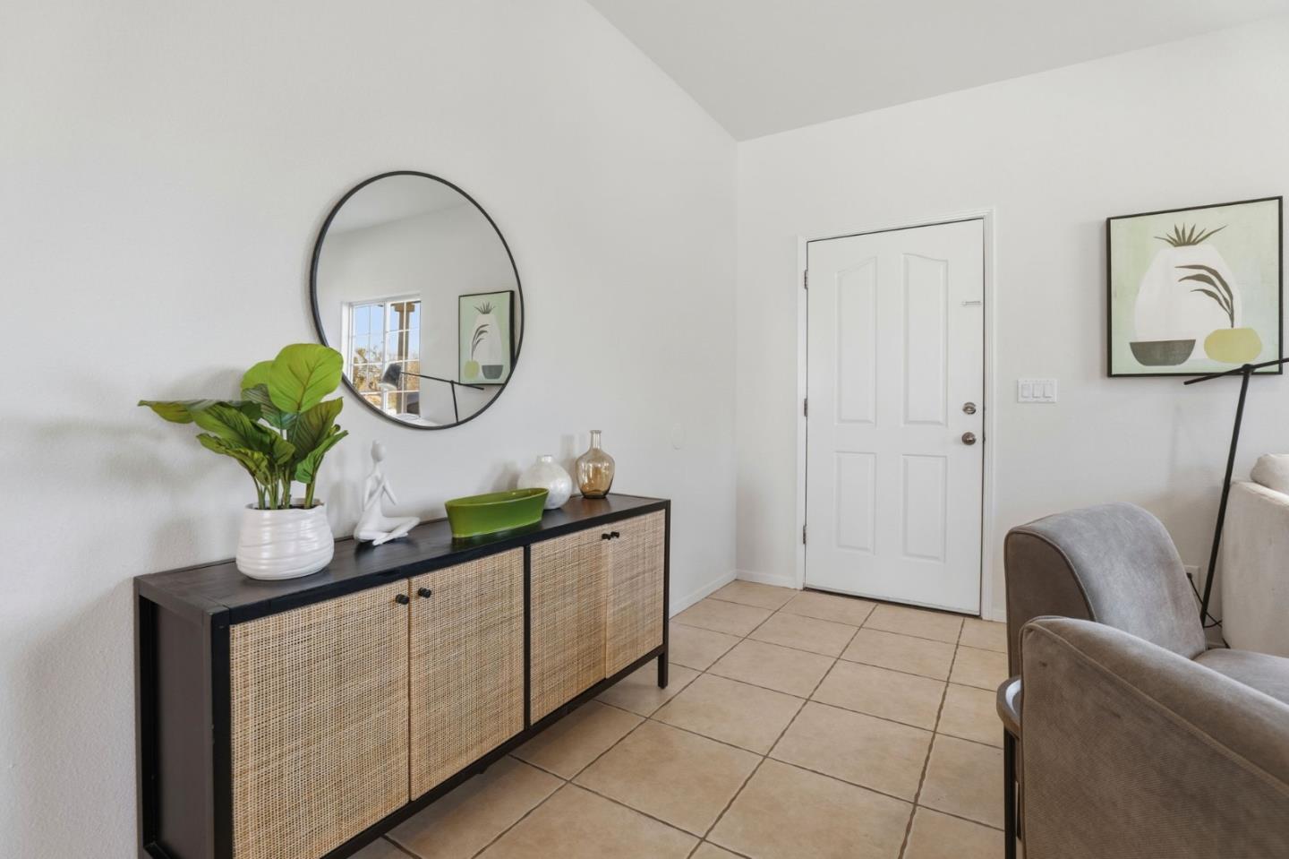 Detail Gallery Image 6 of 45 For 941 Steinbeck Dr, Hollister,  CA 95023 - 5 Beds | 3 Baths