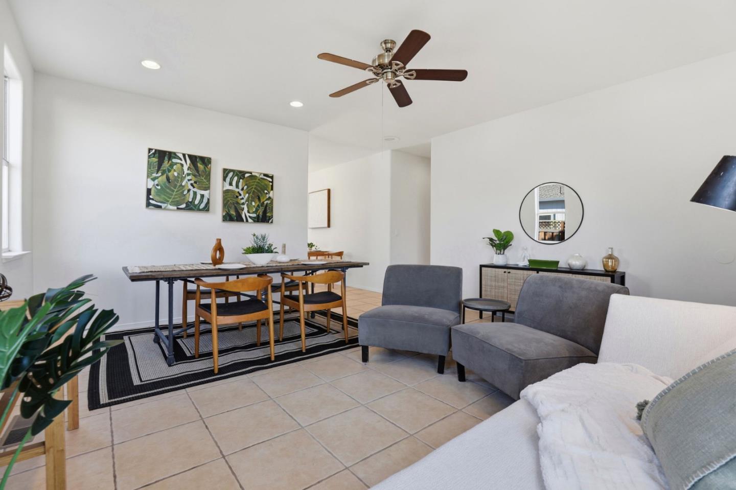 Detail Gallery Image 9 of 45 For 941 Steinbeck Dr, Hollister,  CA 95023 - 5 Beds | 3 Baths