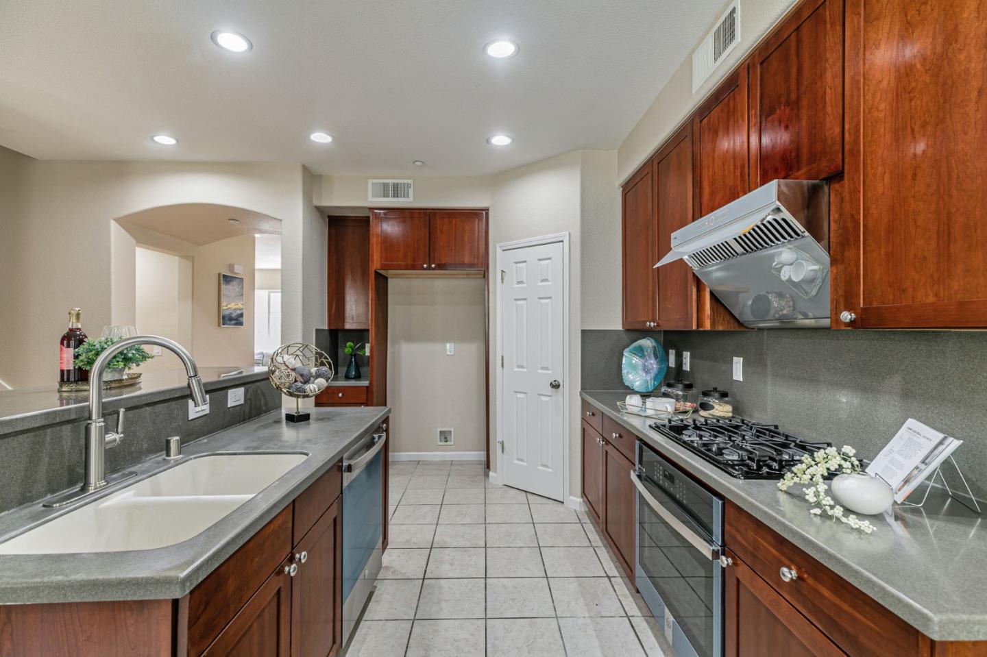 Detail Gallery Image 8 of 30 For 349 Marble Arch Ave, San Jose,  CA 95136 - 3 Beds | 2/1 Baths