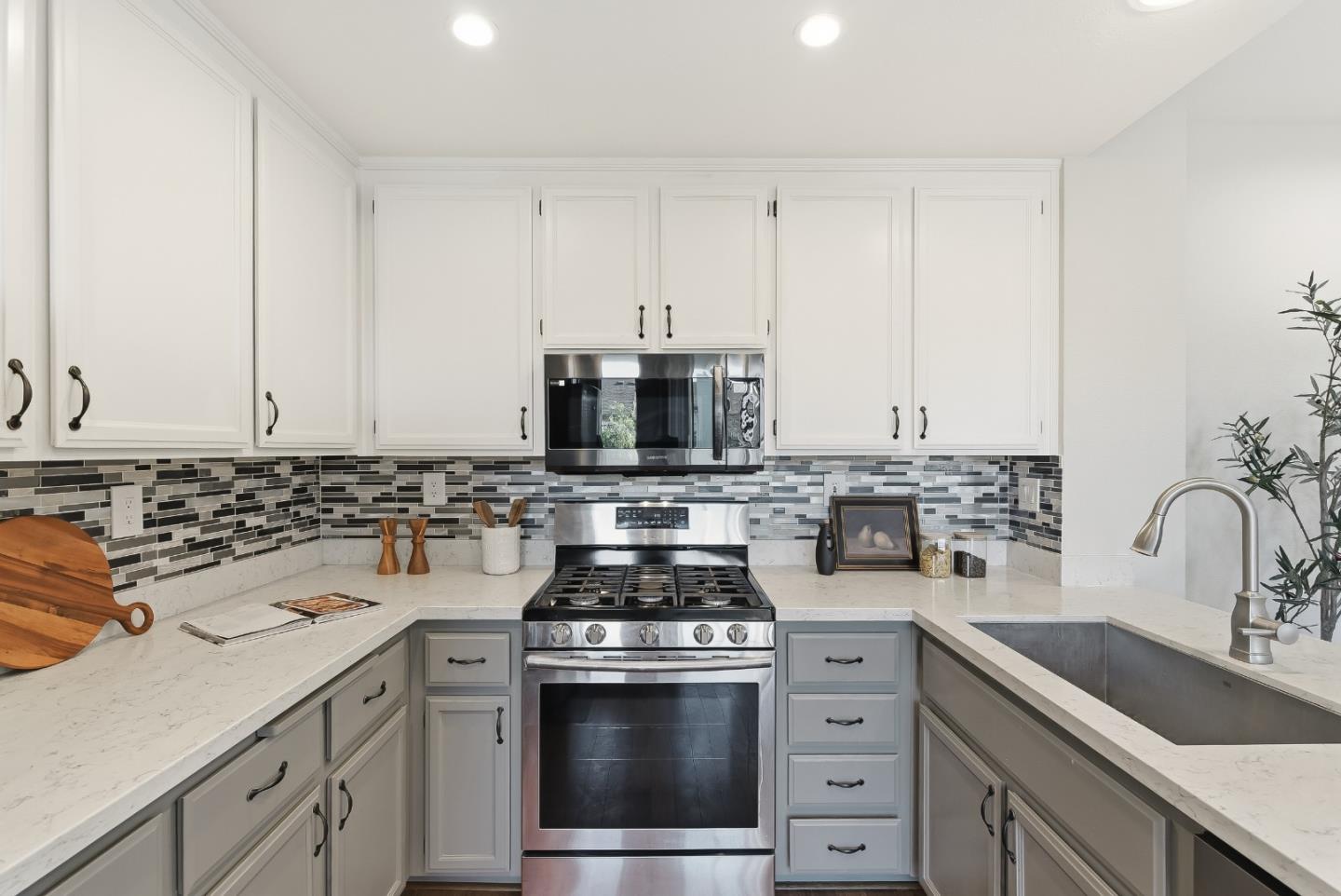 Detail Gallery Image 13 of 27 For 2616 Bayfront Ct, Richmond,  CA 94804 - 2 Beds | 2 Baths