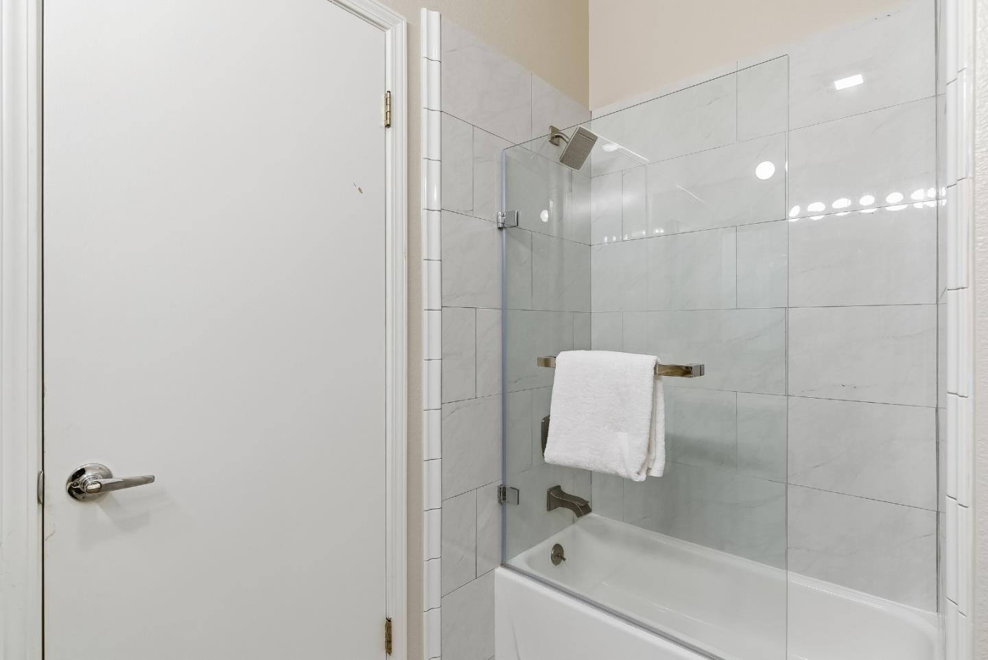 Detail Gallery Image 18 of 27 For 2616 Bayfront Ct, Richmond,  CA 94804 - 2 Beds | 2 Baths