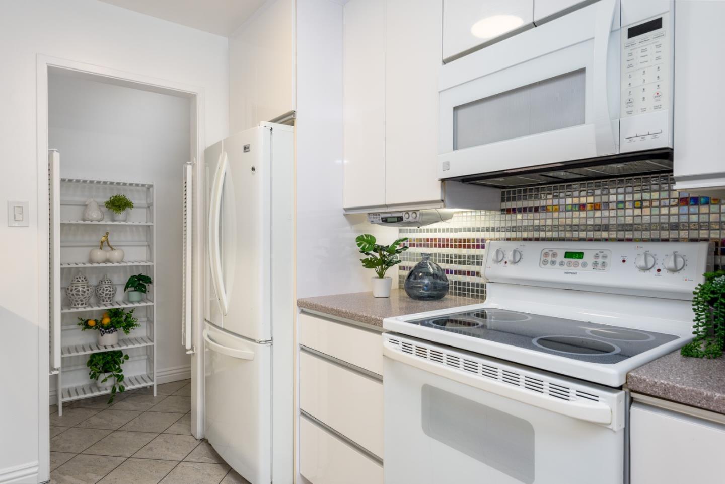 Detail Gallery Image 5 of 30 For 835 N Humboldt St #301 AND 302,  San Mateo,  CA 94401 - 2 Beds | 2 Baths