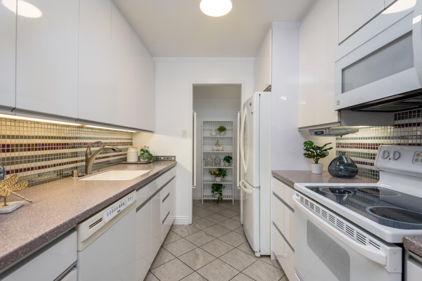 Detail Gallery Image 6 of 30 For 835 N Humboldt St #301 AND 302,  San Mateo,  CA 94401 - 2 Beds | 2 Baths