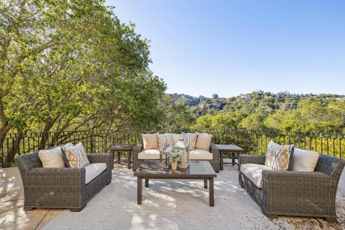 Detail Gallery Image 137 of 165 For 289 Kings Ct, San Carlos,  CA 94070 - 4 Beds | 3/1 Baths