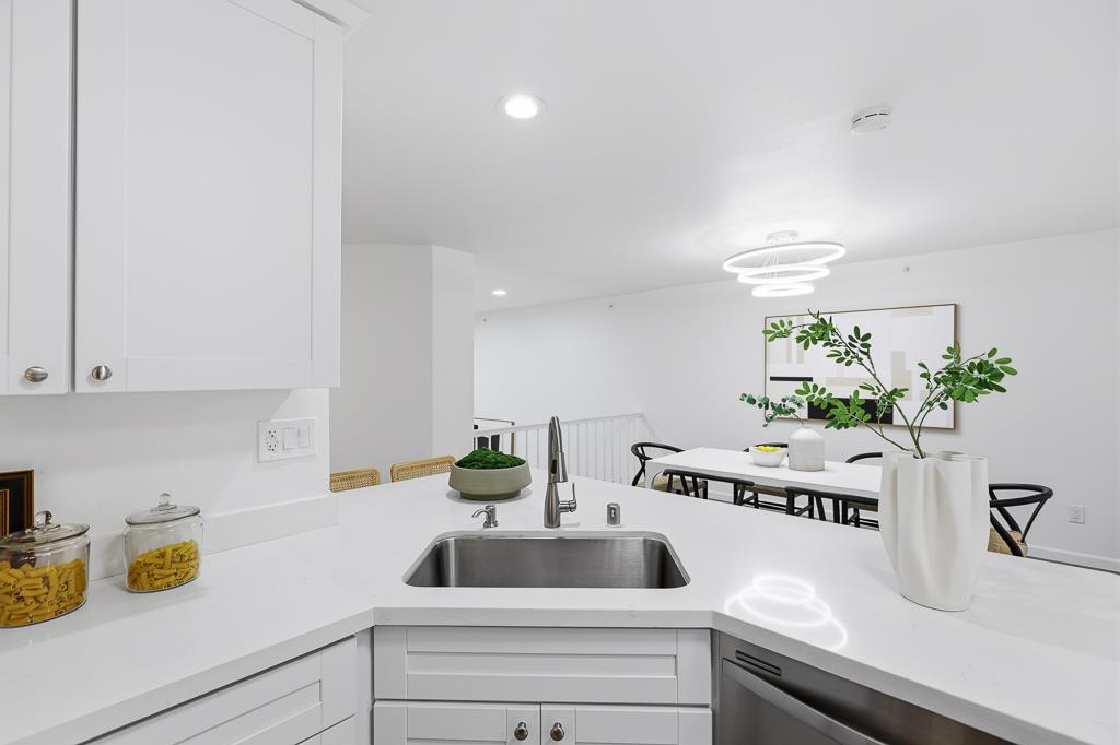 Detail Gallery Image 12 of 45 For 444 San Antonio Rd 12b,  Palo Alto,  CA 94306 - 2 Beds | 2/1 Baths