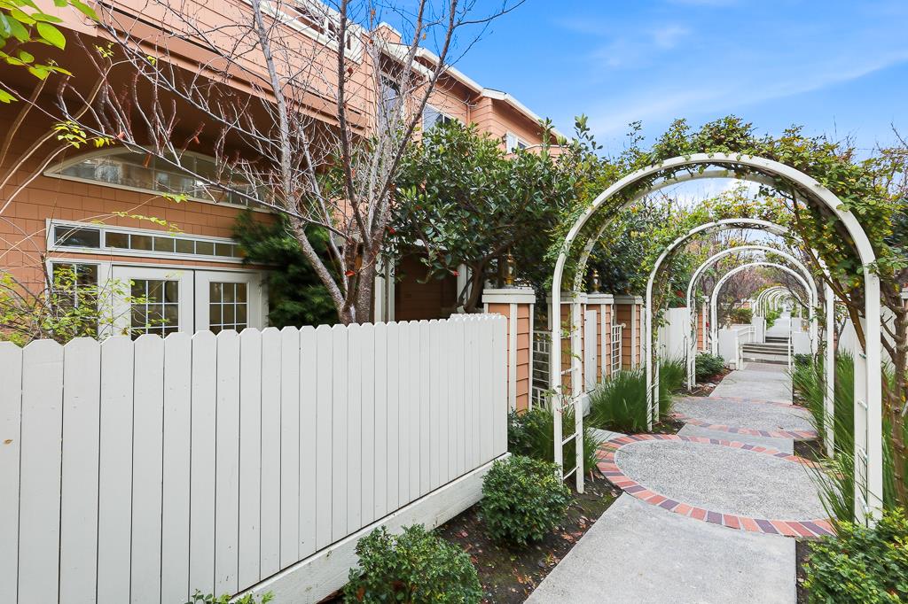 Detail Gallery Image 34 of 45 For 444 San Antonio Rd 12b,  Palo Alto,  CA 94306 - 2 Beds | 2/1 Baths