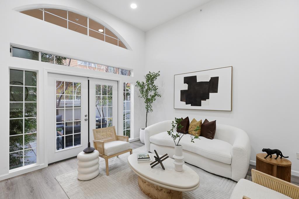 Detail Gallery Image 5 of 45 For 444 San Antonio Rd 12b,  Palo Alto,  CA 94306 - 2 Beds | 2/1 Baths