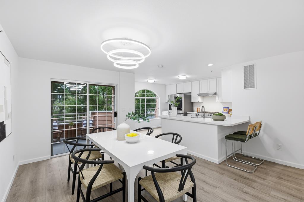 Detail Gallery Image 7 of 45 For 444 San Antonio Rd 12b,  Palo Alto,  CA 94306 - 2 Beds | 2/1 Baths