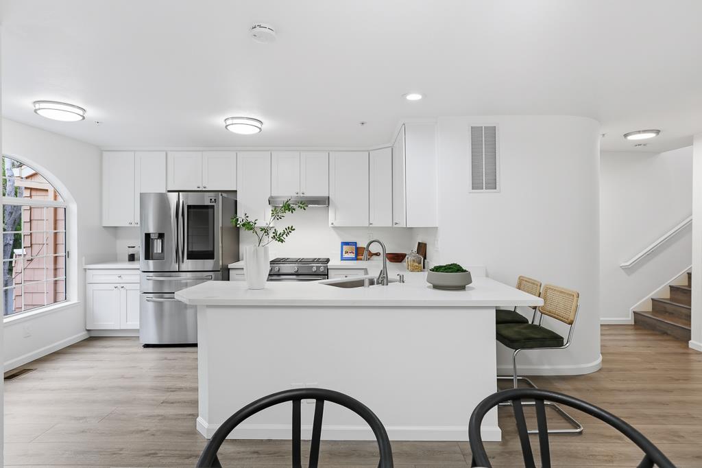 Detail Gallery Image 9 of 45 For 444 San Antonio Rd 12b,  Palo Alto,  CA 94306 - 2 Beds | 2/1 Baths