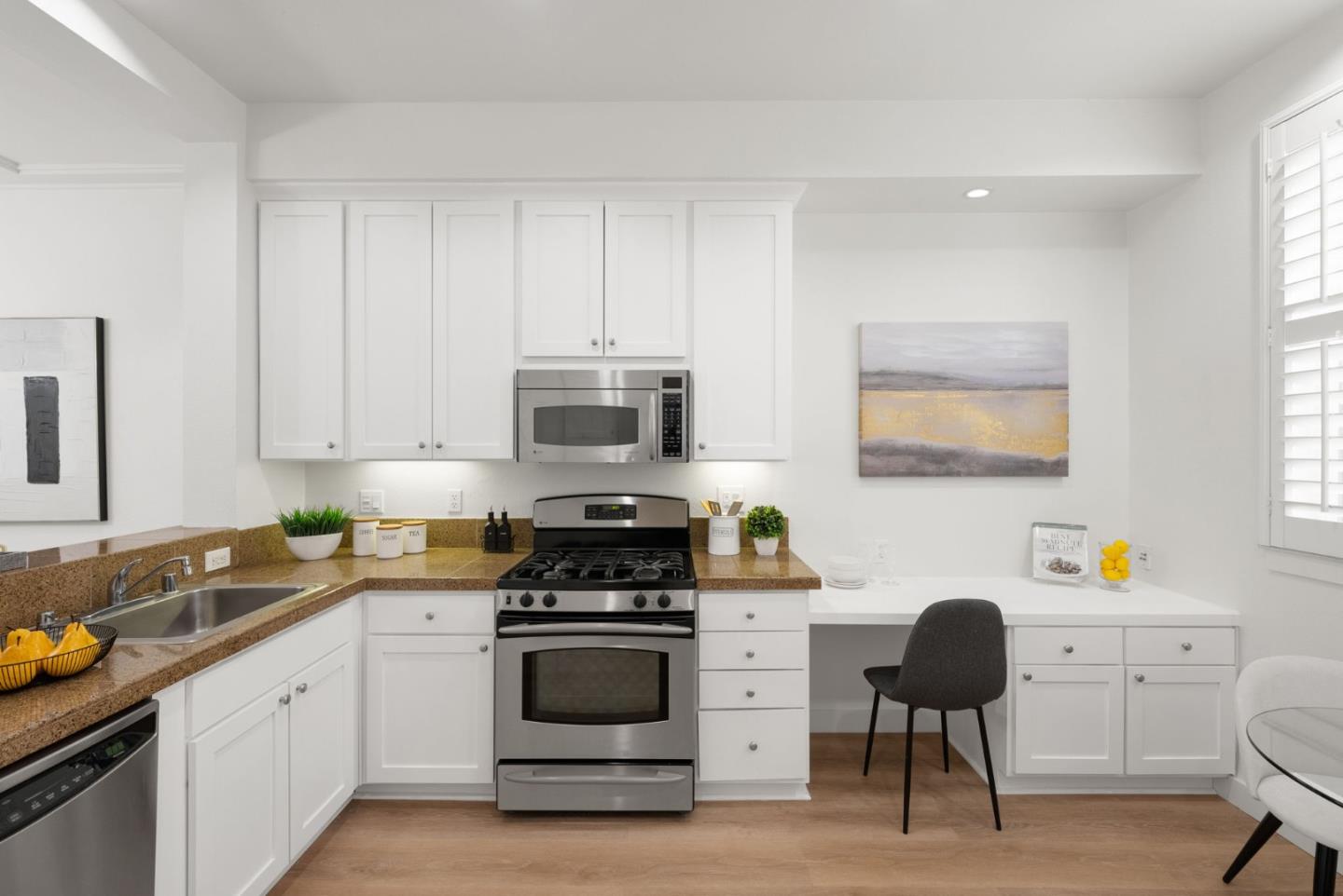 Detail Gallery Image 11 of 48 For 235 Laurel Grove Ln, San Jose,  CA 95126 - 4 Beds | 2/1 Baths