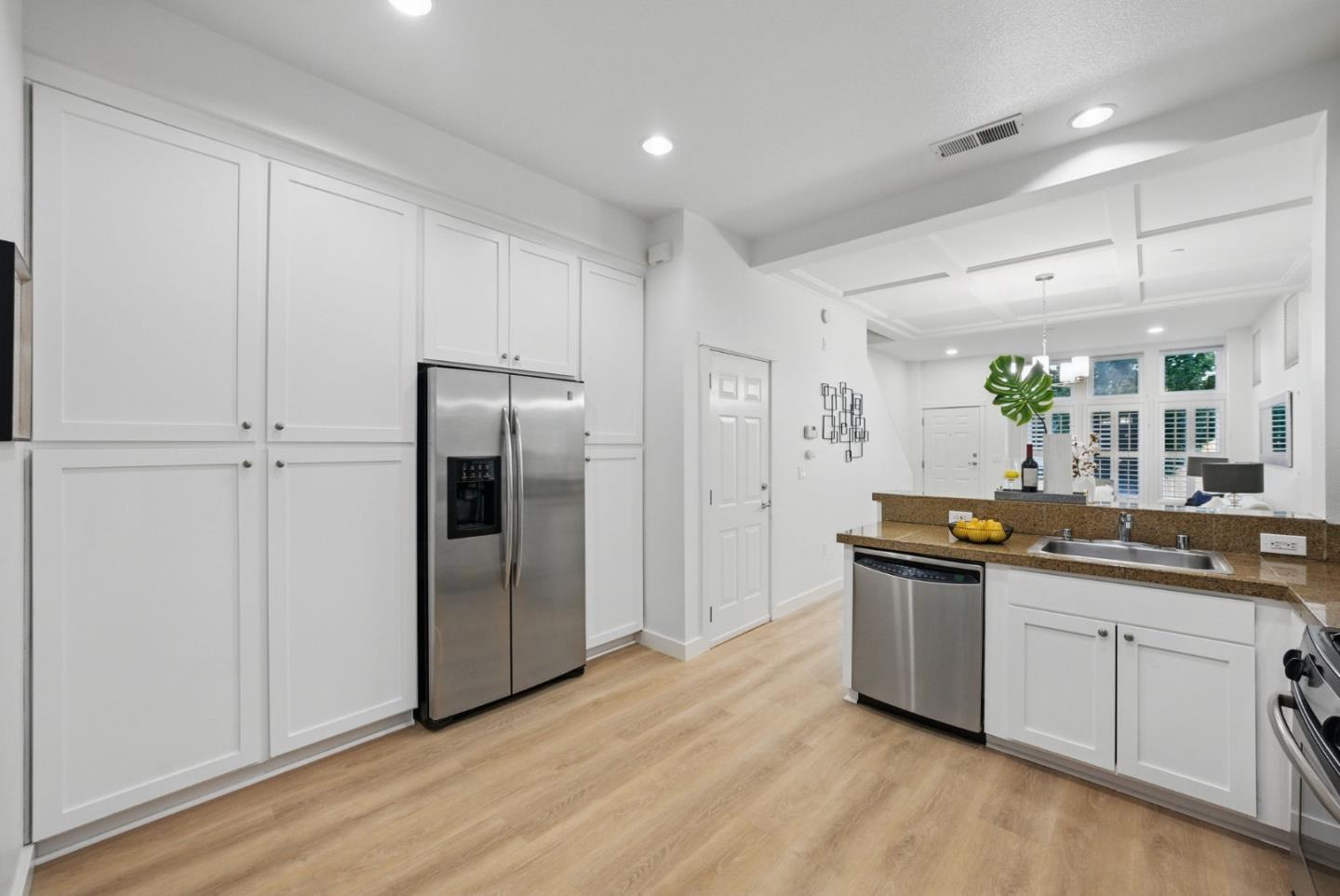 Detail Gallery Image 13 of 48 For 235 Laurel Grove Ln, San Jose,  CA 95126 - 4 Beds | 2/1 Baths