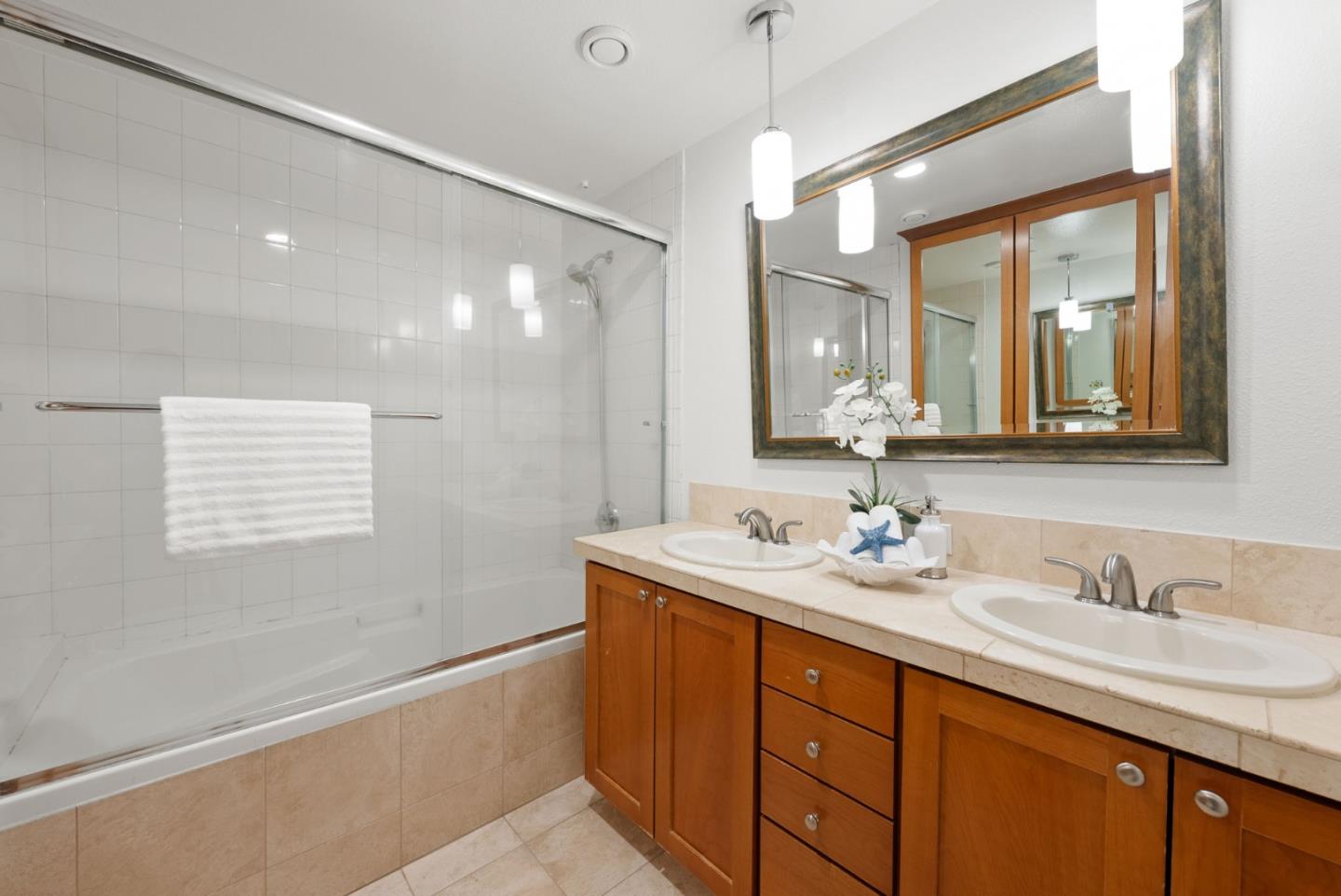 Detail Gallery Image 16 of 48 For 235 Laurel Grove Ln, San Jose,  CA 95126 - 4 Beds | 2/1 Baths