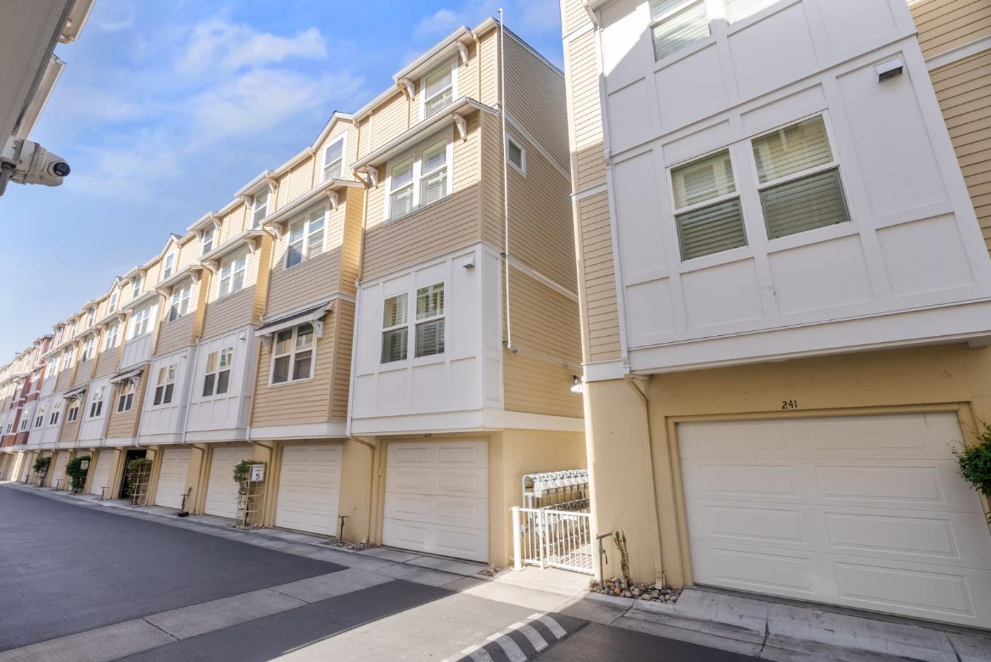 Detail Gallery Image 34 of 48 For 235 Laurel Grove Ln, San Jose,  CA 95126 - 4 Beds | 2/1 Baths