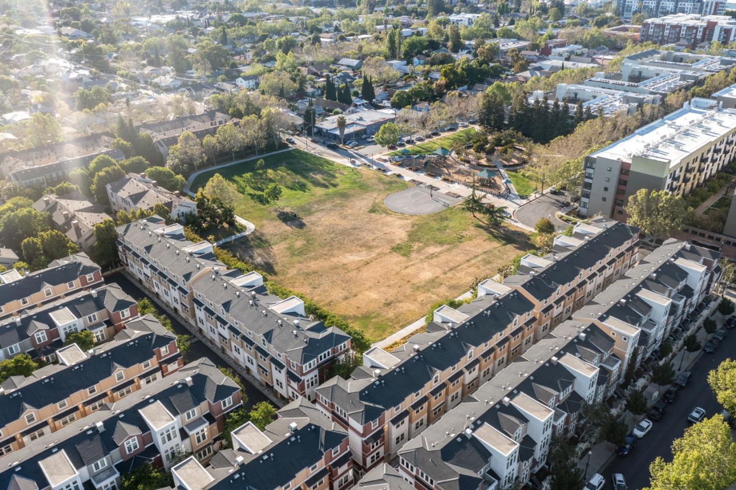 Detail Gallery Image 37 of 48 For 235 Laurel Grove Ln, San Jose,  CA 95126 - 4 Beds | 2/1 Baths