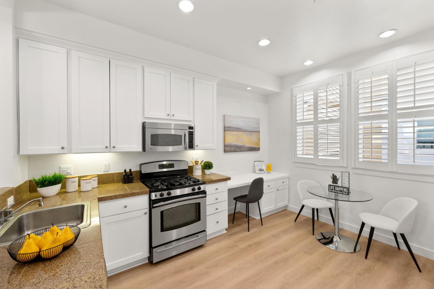 Detail Gallery Image 9 of 48 For 235 Laurel Grove Ln, San Jose,  CA 95126 - 4 Beds | 2/1 Baths