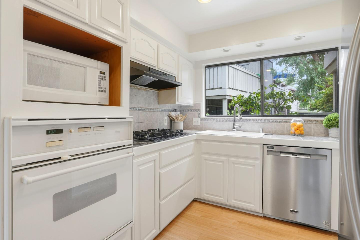 Detail Gallery Image 5 of 27 For 14351 Saratoga Ave a,  Saratoga,  CA 95070 - 2 Beds | 2 Baths