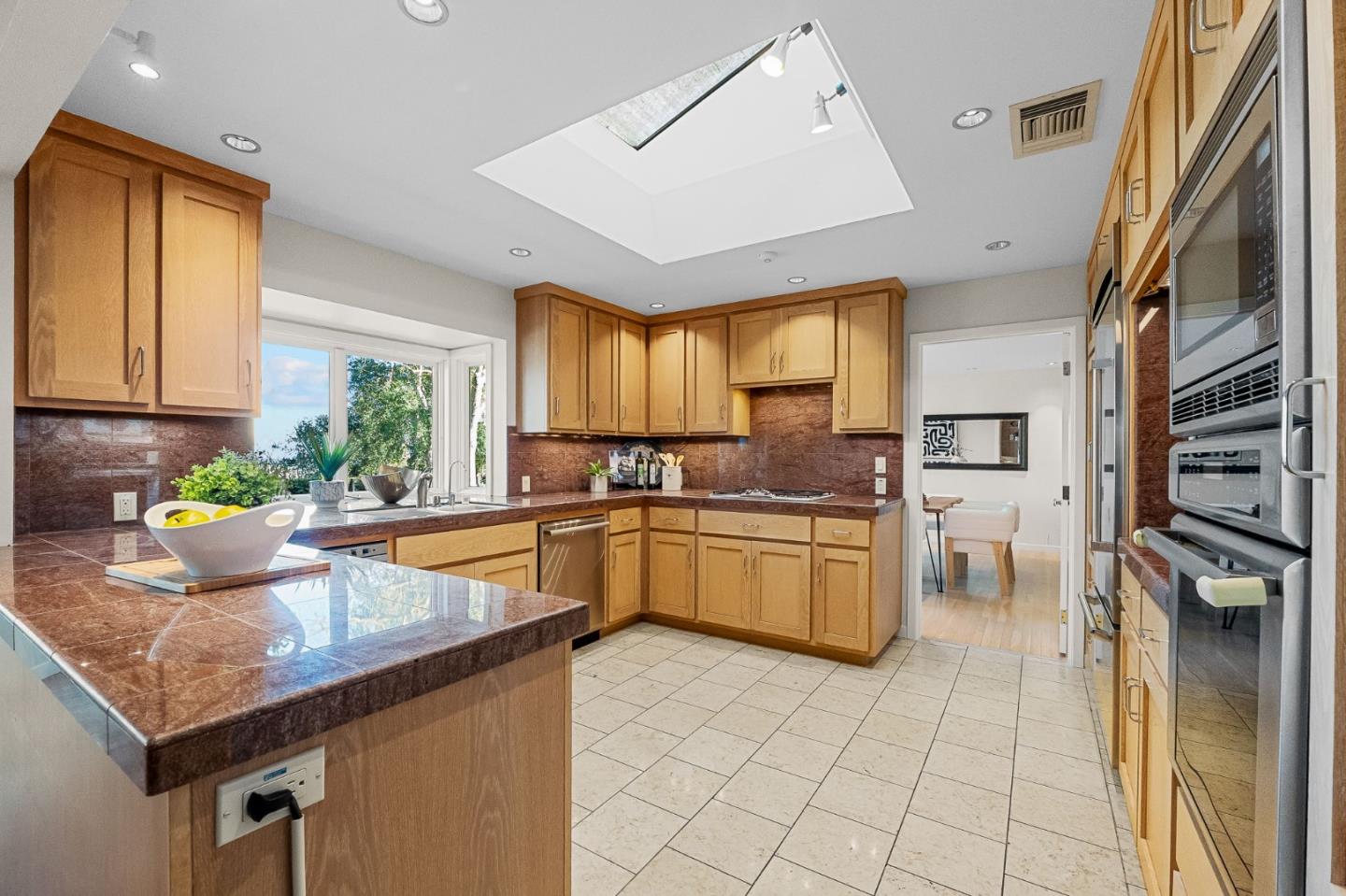 Detail Gallery Image 20 of 78 For 27856 Black Mountain Rd, Los Altos Hills,  CA 94022 - 5 Beds | 3/1 Baths