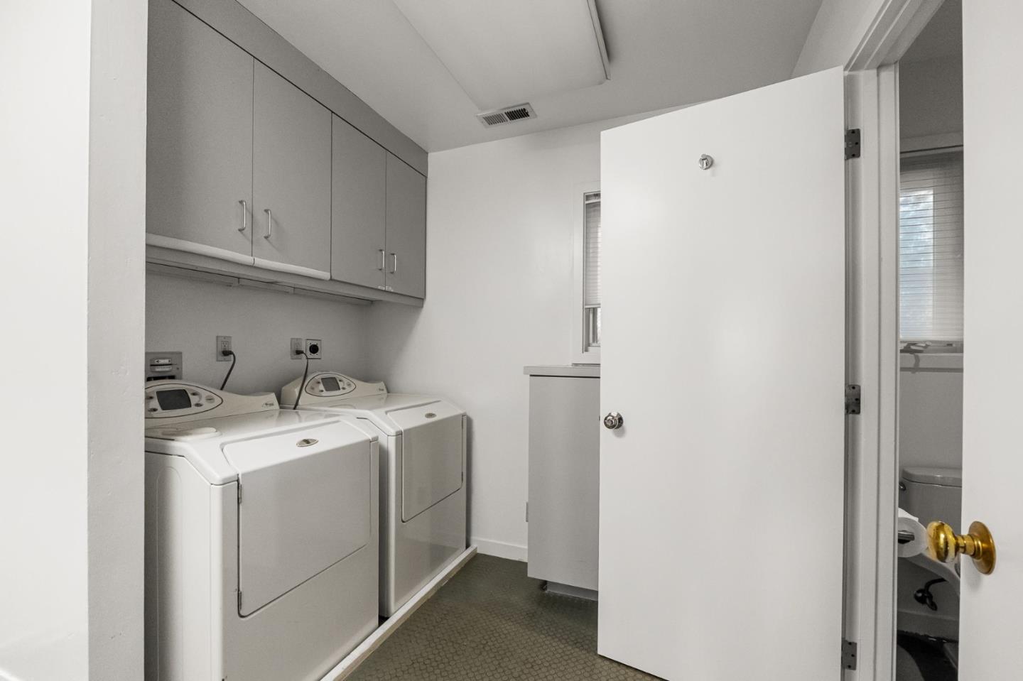 Detail Gallery Image 24 of 78 For 27856 Black Mountain Rd, Los Altos Hills,  CA 94022 - 5 Beds | 3/1 Baths