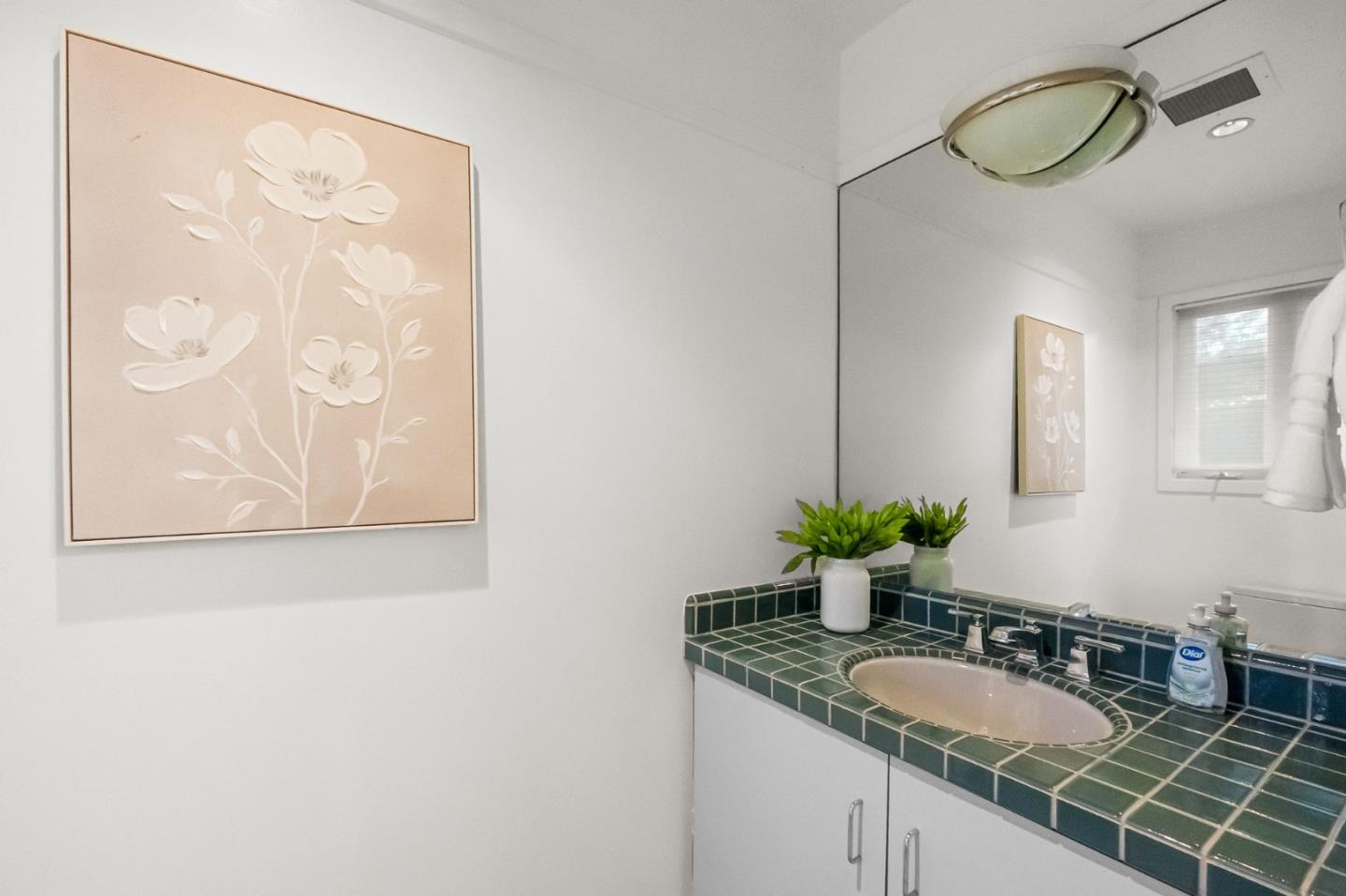 Detail Gallery Image 25 of 78 For 27856 Black Mountain Rd, Los Altos Hills,  CA 94022 - 5 Beds | 3/1 Baths