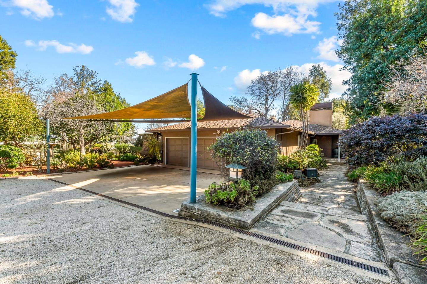 Detail Gallery Image 3 of 78 For 27856 Black Mountain Rd, Los Altos Hills,  CA 94022 - 5 Beds | 3/1 Baths