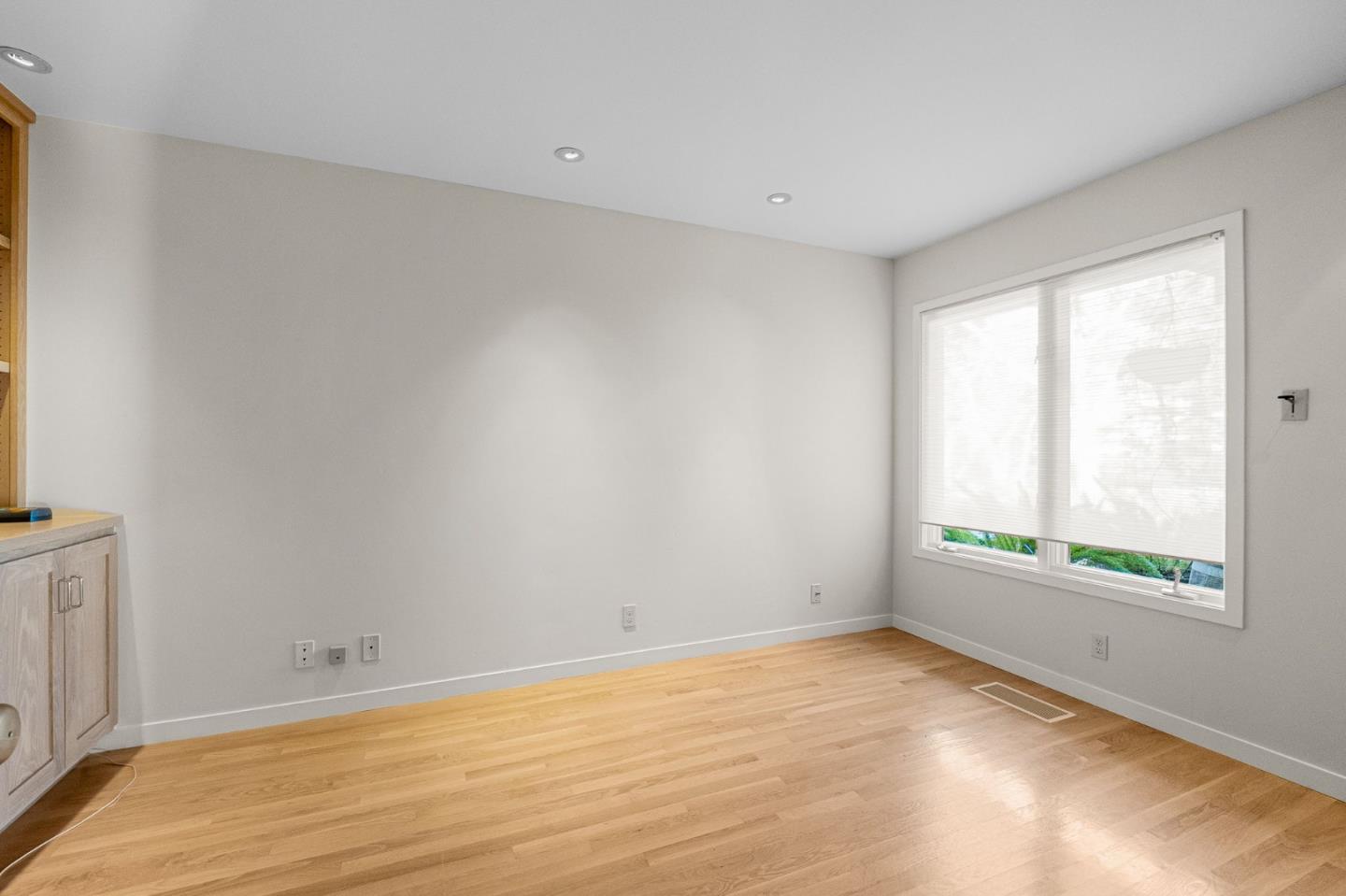 Detail Gallery Image 31 of 78 For 27856 Black Mountain Rd, Los Altos Hills,  CA 94022 - 5 Beds | 3/1 Baths