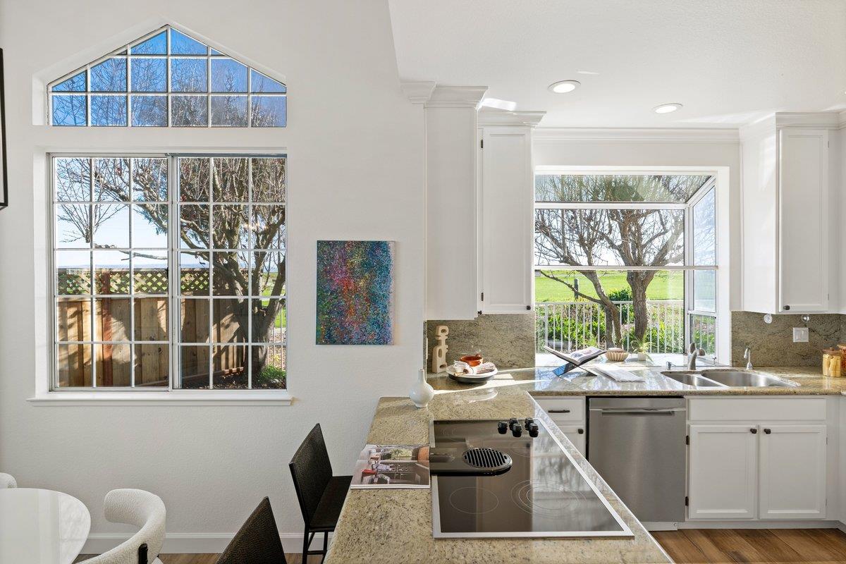 Detail Gallery Image 20 of 74 For 822 Seal Pointe Dr, Redwood City,  CA 94065 - 4 Beds | 3 Baths