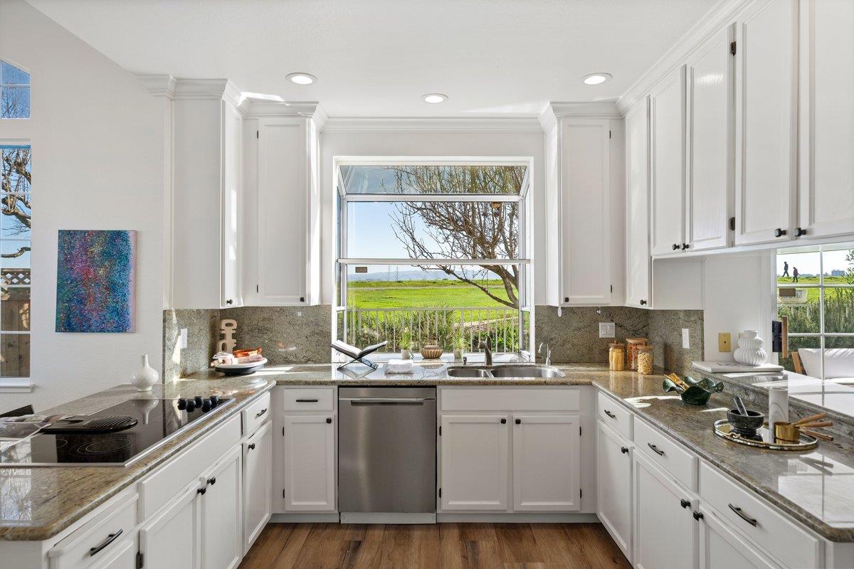 Detail Gallery Image 21 of 74 For 822 Seal Pointe Dr, Redwood City,  CA 94065 - 4 Beds | 3 Baths