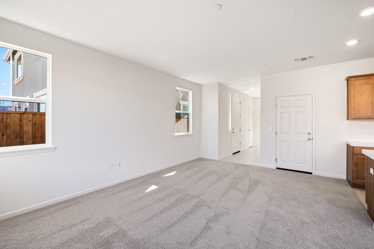 Detail Gallery Image 11 of 27 For 2250 Gladiola Dr, Hollister,  CA 95023 - 3 Beds | 2/1 Baths