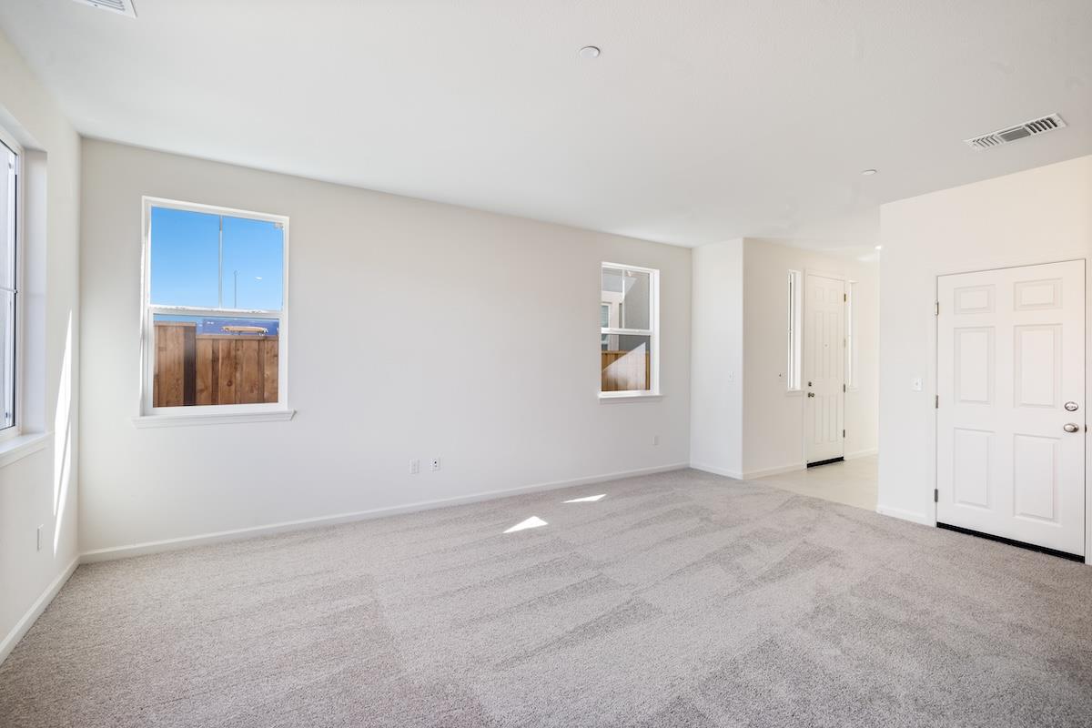 Detail Gallery Image 13 of 27 For 2250 Gladiola Dr, Hollister,  CA 95023 - 3 Beds | 2/1 Baths